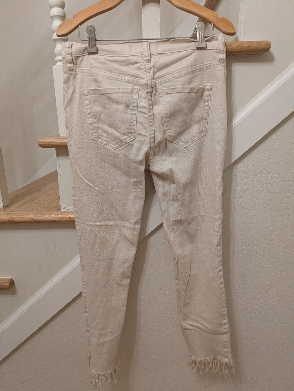 Free People Skinny Women's Jeans - Size 26 - Cream - Distressed - Frayed Hem - Picture 3 of 8